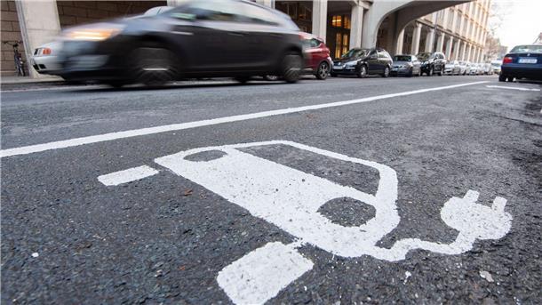 E-Automarkt 2024: Die großen Verlierer heißen Tesla und Opel Einige E-Autobauer haben deutlich Marktanteile verloren.