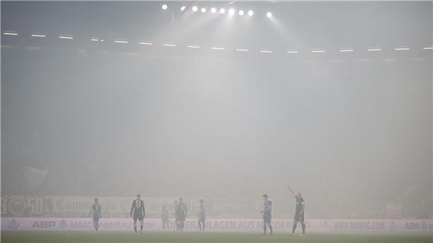 Hertha verdirbt Magdeburg mögliche Tabellenführung Einmal mehr sorgten die Hertha-Fans für eine Spielunterbrechung.