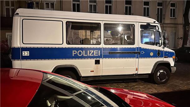 Einsatz am frühen Morgen: Ein Polizeiwagen in Berlin-Friedrichshain.