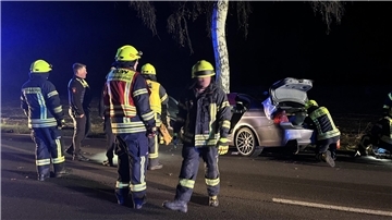 Einsatzkräfte an der Unfallstelle