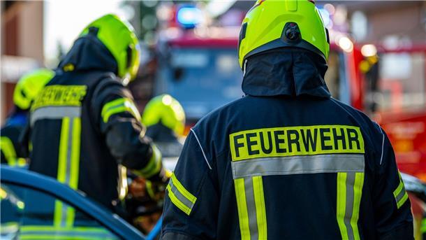 Fünf Menschen bei Wohnungsbrand leicht verletzt Einsatzkräfte der Feuerwehr bei einem Übungseinsatz.