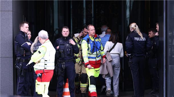 Familienstreit löst Schlägerei in Düsseldorfer Hotel aus Einsatzkräfte der Polizei haben eine Eskalation an einem Hotel in Düsseldorf verhindert.