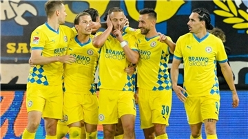 Eintracht Braunschweig hat das Relegationshinspiel zur 2. Bundesliga beim 1. FC Saarbrücken gewonnen.