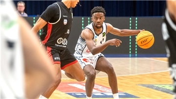 Eisbären-Spielmacher Elijah Miller legte beim Auswärtssieg in Münster ein Double-Double auf.