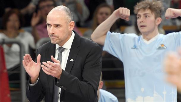 Mai muss mit vielen Unbekannten rechnen Eisbären-Trainer Michael Mai, der auch das Amt des Sportdirektors ausübt, steht wieder vor einer schwierigen Personalplanung.