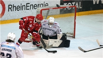 Eishockey-Talent Justin Büsing aus Bremerhaven hat in den ersten zwei Partien des DNL-Halbfinals vier Tore geschossen.