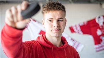 Eishockey-Talent Justin Büsing hat nur ein Ziel: Zum Abschluss der Junioren-Zeit will der Bremerhavener in der DNL den Titel gewinnen.