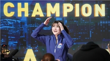 Eiskunstläuferin Alysa Liu holt in ihrer Comeback-Saison den WM-Titel.