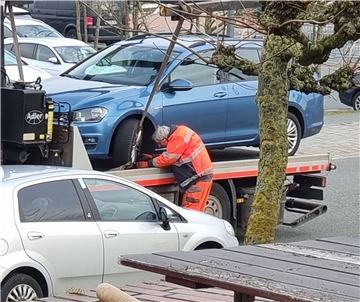 Ein Auto wird abgeschleppt