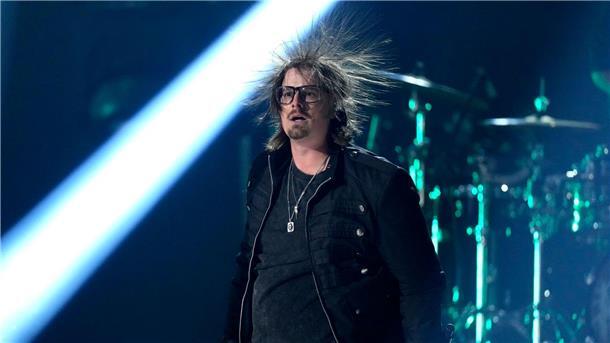 Elektrisierend: Hardy singt „Truck Bed“ bei der Verleihung der 58. Country Music Awards.