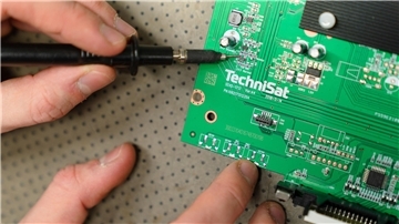 Elektroniker können in vielen Bereichen arbeiten - auch in Sachen Klimaschutz können sie ihren Beitrag leisten.