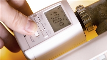 Elektronische Thermostate an den Heizkörpern können beim Energiesparen helfen.