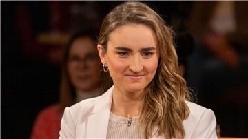 Elena Semechin spricht über die finanziellen Folgen ihrer Schwangerschaft. 