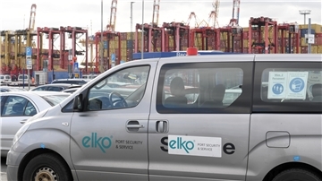 Elko-Fahrzeug im Hafen