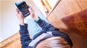 Eltern lassen ihre Kinder nicht gern mit dem Internet allein. (Symbolbild)