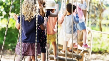 Eltern und Jugendliche aus Tarmstedt machen sich für einen Spielplatz-Treffpunkt stark, auf dem Jung und Alt sich wohlfühlen. Die Gründung eines Fördervereins sieht die Politik dabei als Chance, das Projekt zu verwirklichen.