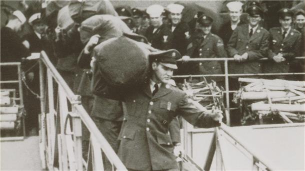 Elvis verließ am 1. Oktober 1958 an der Columbuskaje den Truppentransporter „General G. M. Randall“ mit 1299 anderen „GIs“.