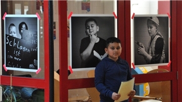 Elyas Folger stand in der Fotoreihe Modell für das Recht von Kindern auf Bildung.