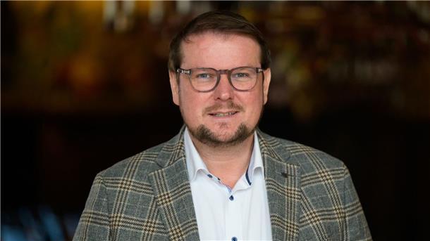 Emdens Oberbürgermeister Tim Kruithoff will sich für den VW-Standort in seiner Stadt einsetzen. (Archivbild)