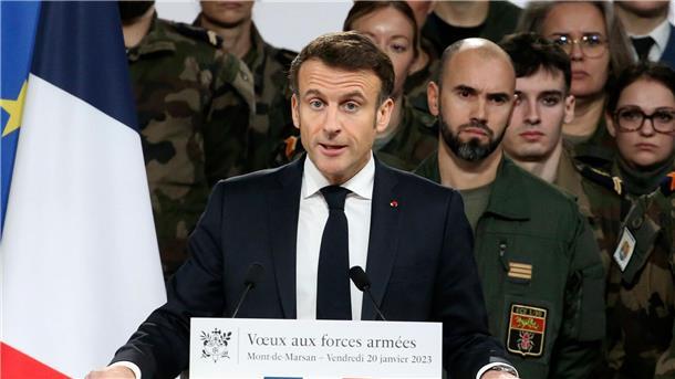 Frankreich will Militärausgaben auf 400 Milliarden erhöhen Emmanuel Macron: „Es gibt keine Friedensdividende mehr nach dem von Russland gestarteten Angriff auf die Ukraine.“