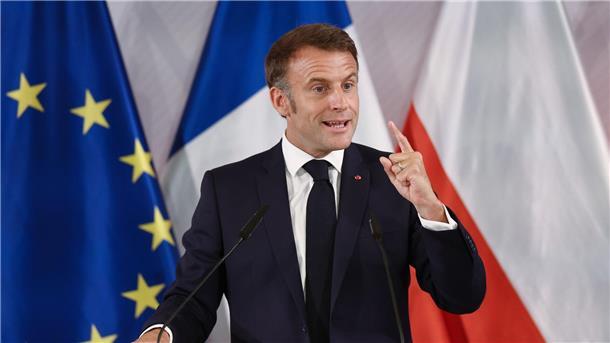 Macron befürwortet Einsatz westlicher Waffen gegen Russland Emmanuel Macron in Münster: „Wir müssen eine neue Etappe von Europa starten.“