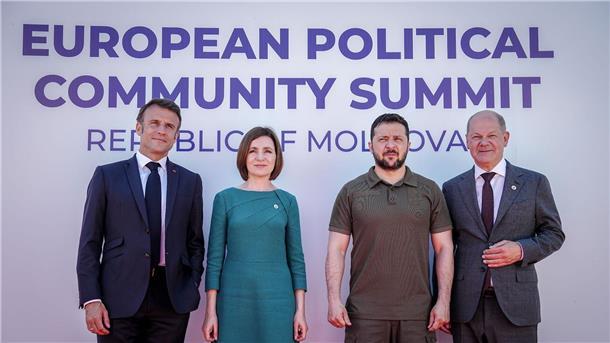 Emmanuel Macron (l-r), Maia Sandu, Wolodymyr Selenskyj und Olaf Scholz beim Gipfeltreffen der Europäischen Politischen Gemeinschaft (EPG) in Moldau.