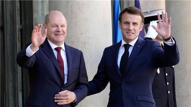 Emmanuel Macron und Olaf Scholz betonen die Gemeinsamkeiten und die enge Zusammenarbeit.