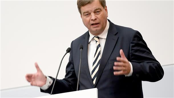 „Jedes zusätzliche LNG-Schiff hat eine Signalwirkung“ Enak Ferlemann (CDU), Parlamentarischer Staatssekretär beim Bundesminister für Verkehr und digitale Infrastruktur.