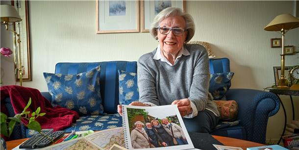 Ende Januar 1945 flüchtete Christa Bonnkes Familie aus Pommern nach Westen. Mit Fotos und Karten erzählt sie ihre Geschichte.