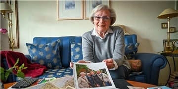 Ende Januar 1945 flüchtete Christa Bonnkes Familie aus Pommern nach Westen. Mit Fotos und Karten erzählt sie ihre Geschichte.