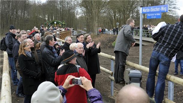 Nichts geht mehr: Radwegebrücke zwischen Köhlen und Geestenseth gesperrt Eröffnung Radwegebrücke im November 2011