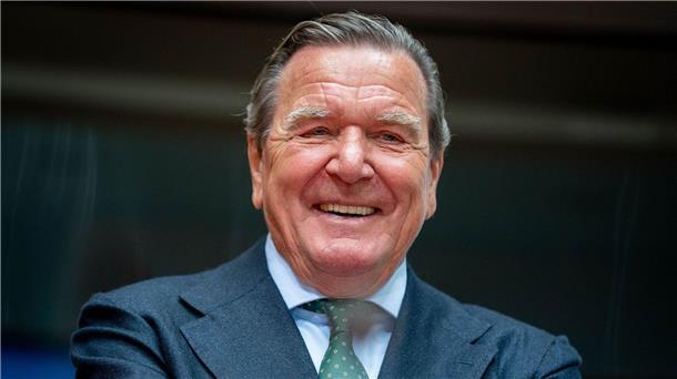 SPD ehrt Altkanzler Schröder nun doch zum Parteijubiläum Ende Oktober wird Altkanzler Gerhard Schröder von der SPD geehrt.