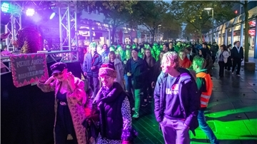 Endlich darf er wieder losziehen: Der „Bürgermove“ in der Einführungswoche der Hochschul-Erstsemester rockt die „Bürger" entlang.