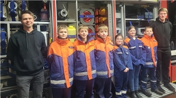 Engagieren sich in der Jugendfeuerwehr Hepstedt (von links): Lukas Tunsch, Tjebbe Gerken, Fabian Jagels, Tamme Zerbe, Olivia Rüdiger, Tara Schulz, Jannis Bammann und Lüder Mohrmann.
