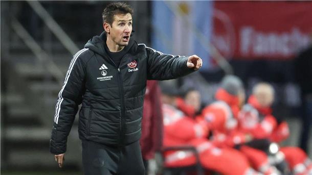 Engagiert am Spielfeldrand: Miroslav Klose.