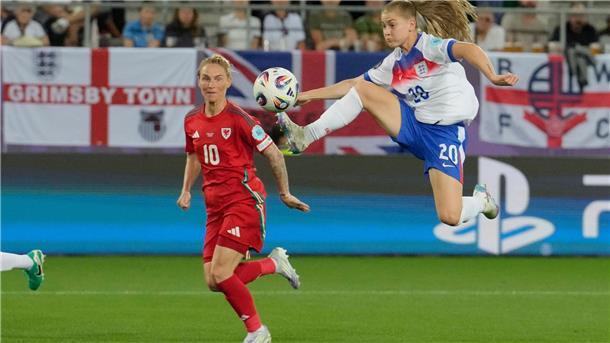 England und Jess Park (r.) gegen Wales obenauf. 