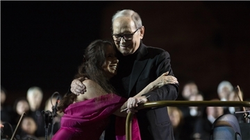 Ennio Morricone wurde mit der Musik zu „Spiel mir das Lied zum Tod“ berühmt. Sein Wegbegleiter Giuseppe Tornatore hat eine Dokumentation über ihn gedreht.
