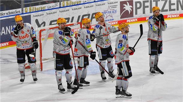 Enttäuschte Gesichter bei den Spielern der Fischtown Pinguins nach der Niederlage.