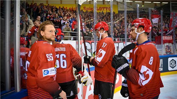 Enttäuschung bei den Spielern der Fischtown Pinguins nach der Niederlage gegen Sparta Prag.