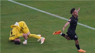 Enzo Millot bejubelt sein zweites Tor gegen den HSV