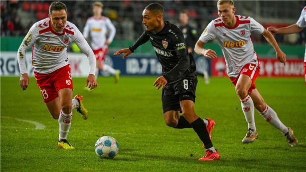 Stuttgart spaziert ins DFB-Pokal-Viertelfinale Enzo Millot ist von den Regensburgern nicht zu stoppen.