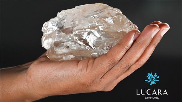 Riesiger Rohdiamant in Botsuana gefunden Er ist so groß wie eine Avocado und vermutlich der zweitgrößte Rohdiamant der Welt: Der 2.492 Karat Edelstein wurde in Botsuana von einer kanadischen Firma entdeckt.
