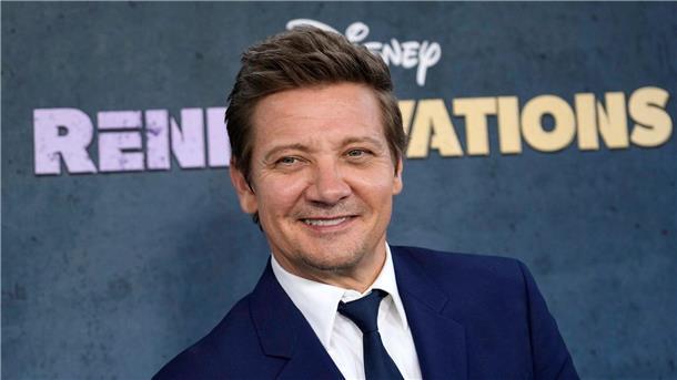 Jeremy Renner nach Unfall wieder auf rotem Teppich Er kann wieder lächeln: Jeremy Renner auf dem roten Teppich.