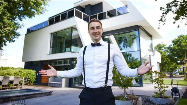 Er sieht sich selbst als „Immobilien-Entertainer“, aber bestimmt nicht als Makler: Leon Sandhowe, auf Social Media eher bekannt als „Mr. Unreal Estate“.