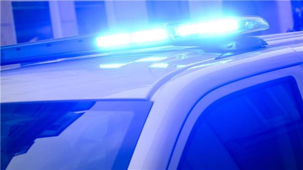 Polizei nimmt mutmaßlichen Waffenhändler fest Er soll gegen das Kriegswaffenkontrollgesetz verstoßen haben - die Staatsanwaltschaft hat Untersuchungshaft für einen 43 Jahre alten Mann beantragt. (Symbolbild)