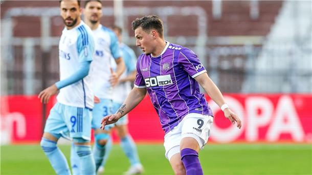 Osnabrücks Engelhardt wechselt zu Liga-Konkurrent Cottbus Erik Engelhardt wechselt vom VfL Osnabrück zu Liga-Konkurrent Energie Cottbus.