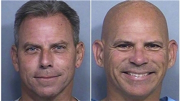 Erik Menendez (l) und sein Bruder Lyle Menendez wurden zu lebenslanger Haft verurteilt - kommt nun die Wende?