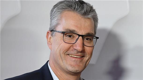 Erklärt Nachspielzeiten im Profifußball: Schiri-Boss Knut Kircher.