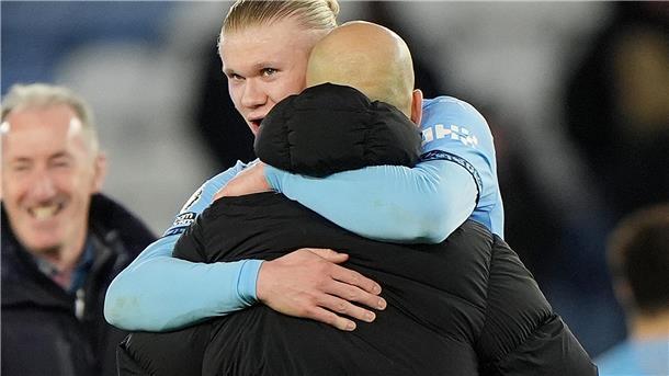 Erleichterung bei Guardiola nach Sieg: „Haben es gebraucht“ Erling Haaland und Pep Guardiola (vorne) haben mit Manchester City die Ergebniskrise beendet