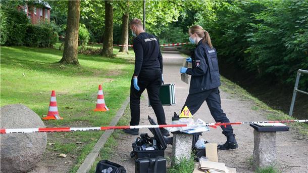 Mann bei SEK-Einsatz in Hamburg erschossen Ermittler sind nach dem SEK-Einsatz in Hamburg im Einsatz.